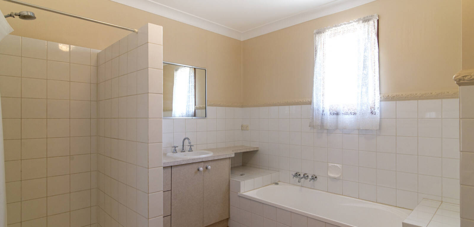 2/4 Creek St, EAST TOOWOOMBA, QLD 4350 AU