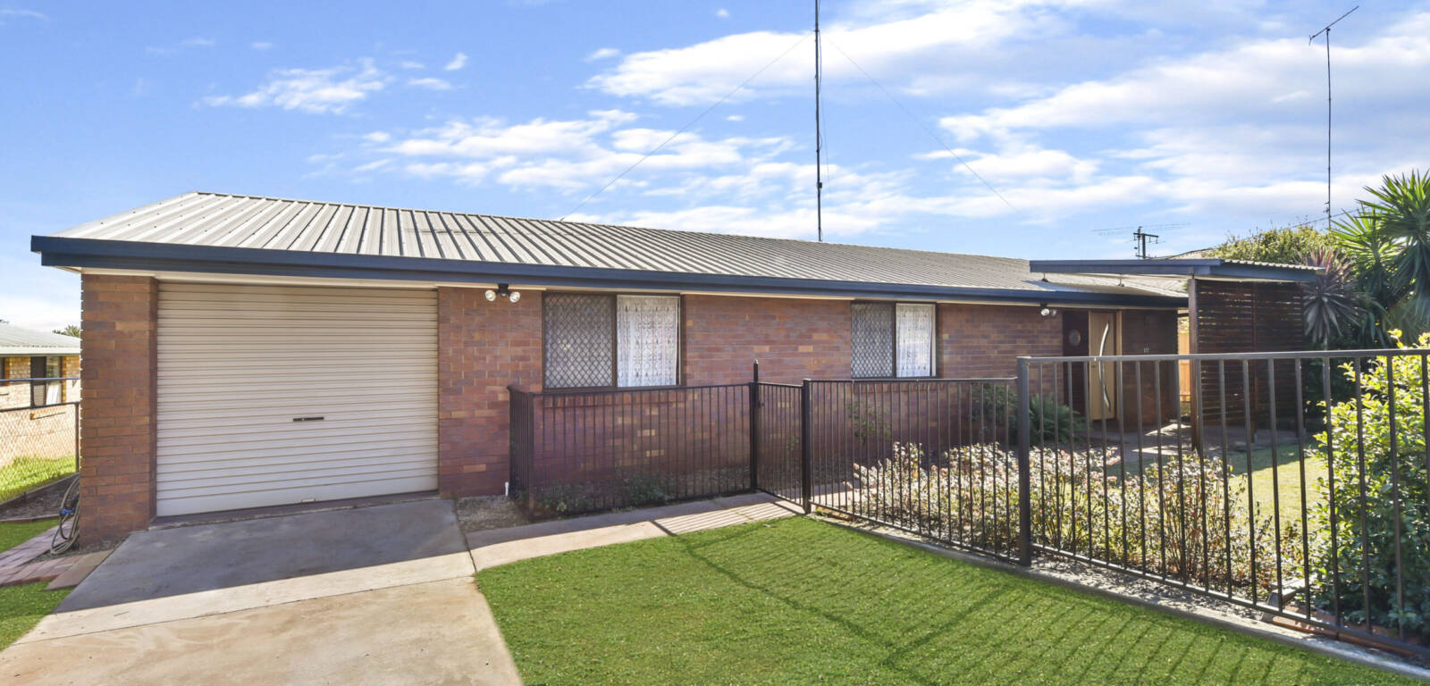 577 Greenwattle Street, GLENVALE, QLD 4350 AU