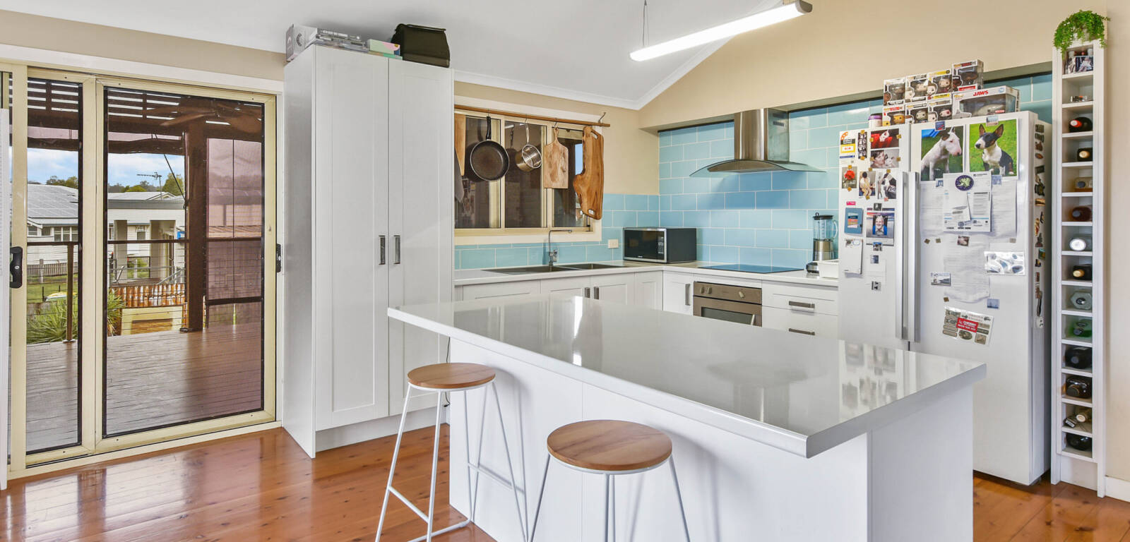 42 Phipps Drive, MERINGANDAN WEST, QLD 4352 AU