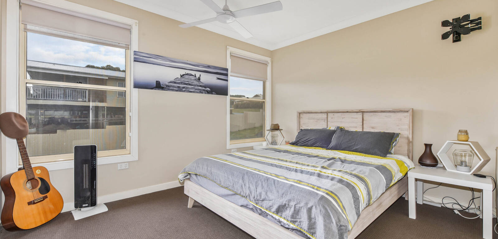 42 Phipps Drive, MERINGANDAN WEST, QLD 4352 AU
