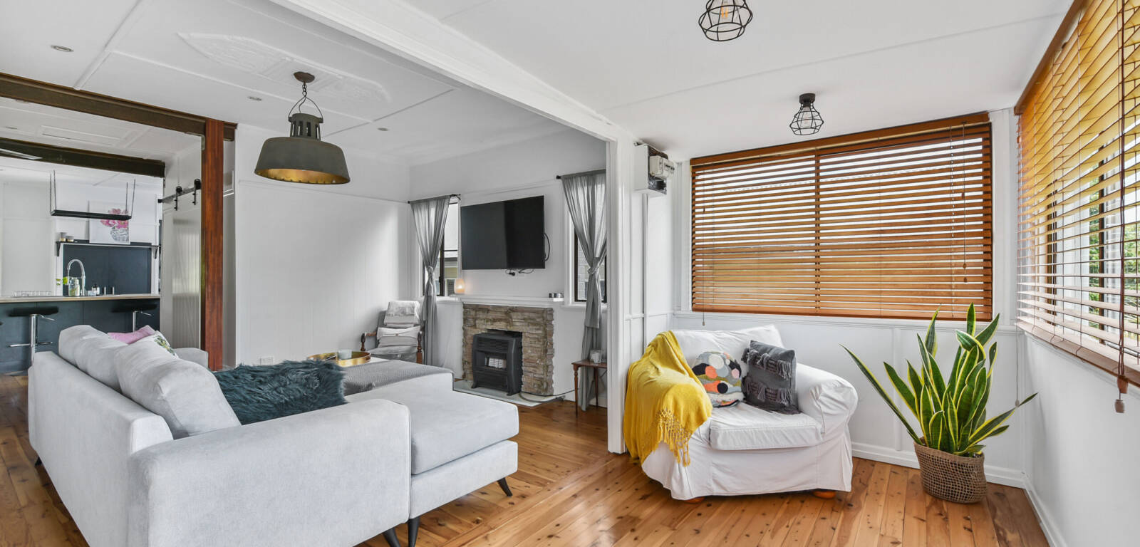 102a Stuart Street, MOUNT LOFTY, QLD 4350 AU