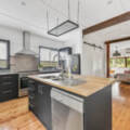 102a Stuart Street, MOUNT LOFTY, QLD 4350 AU