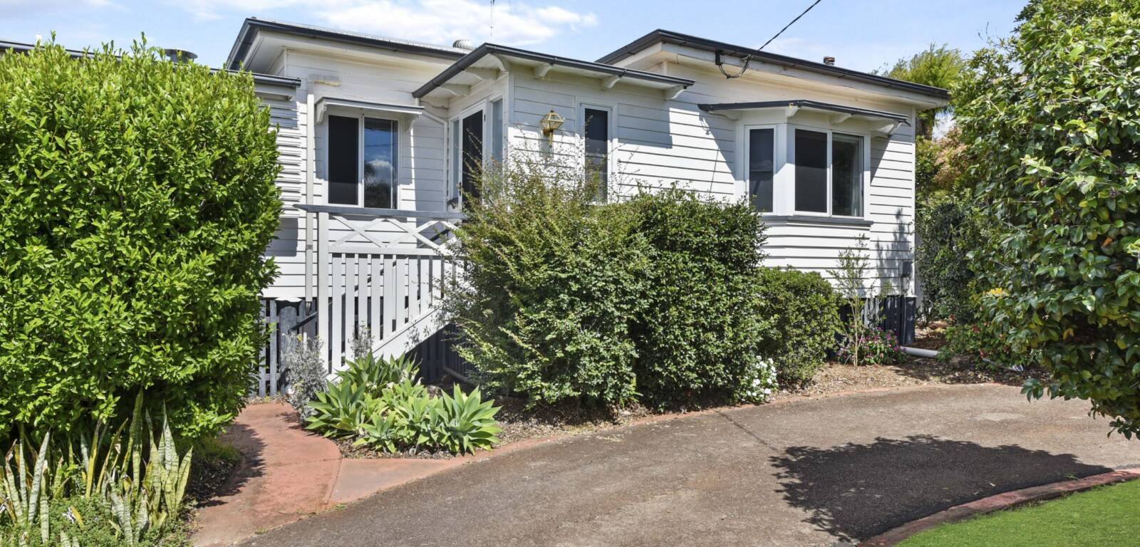 12 Llewellyn Street, CENTENARY HEIGHTS, QLD 4350 AU
