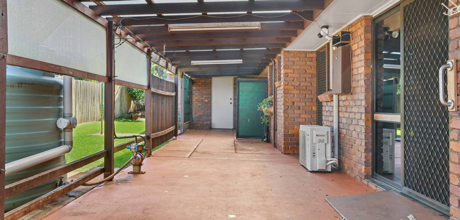 1 Banksia Street, NEWTOWN, QLD 4350 AU
