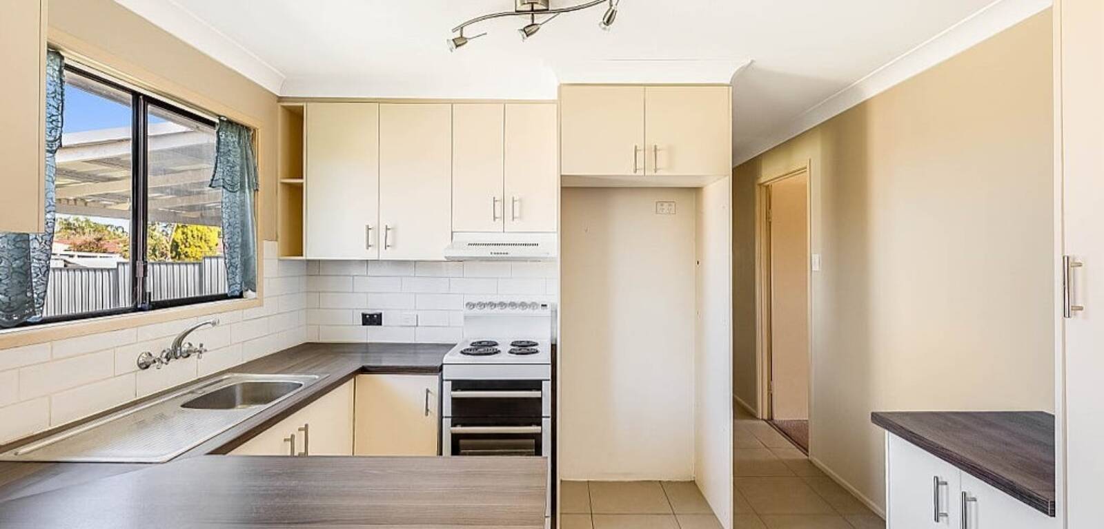 74 Jack Street, DARLING HEIGHTS, QLD 4350 AU