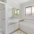 32 Hennenlotter Ct, KEARNEYS SPRING, QLD 4350 AU