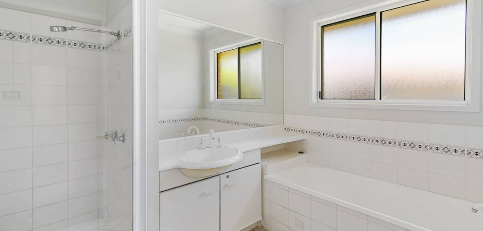 32 Hennenlotter Ct, KEARNEYS SPRING, QLD 4350 AU