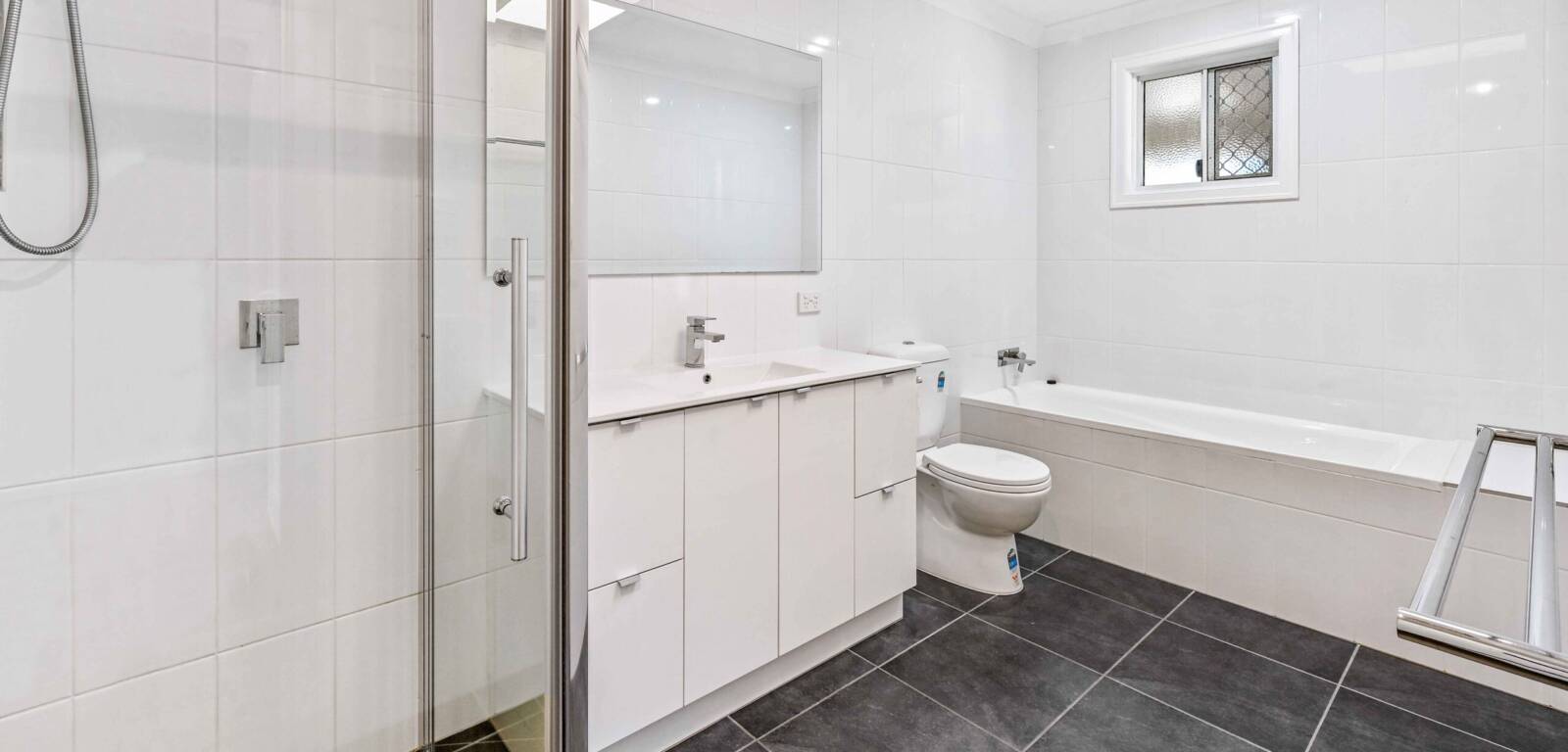 382 Stenner St, KEARNEYS SPRING, QLD 4350 AU