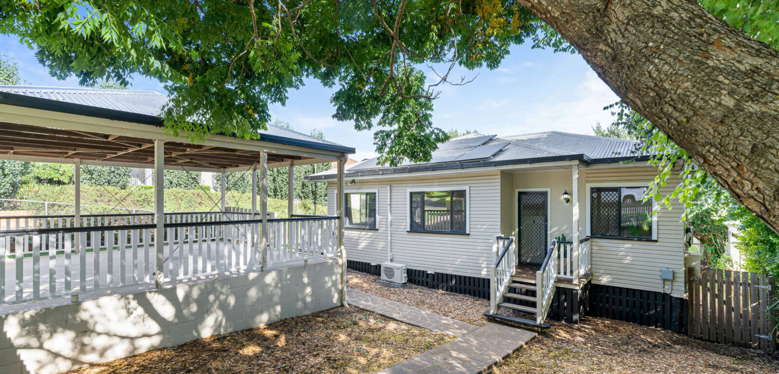 16 Barry St, MOUNT LOFTY, QLD 4350 AU