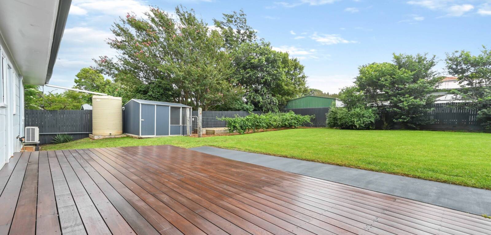 15 Geoffrey St, MOUNT LOFTY, QLD 4350 AU