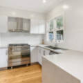 15 Geoffrey St, MOUNT LOFTY, QLD 4350 AU