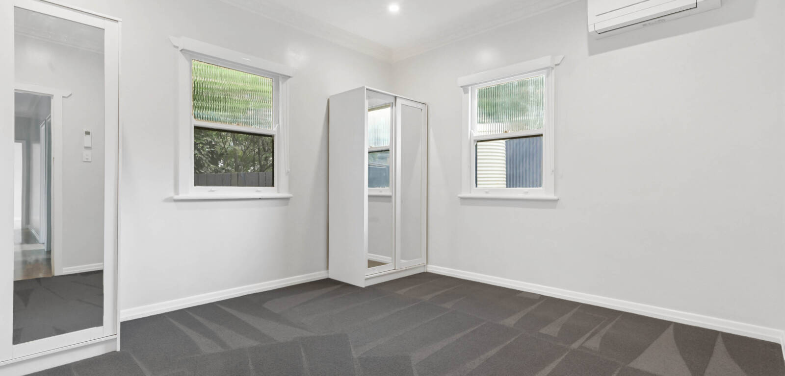 15 Geoffrey St, MOUNT LOFTY, QLD 4350 AU