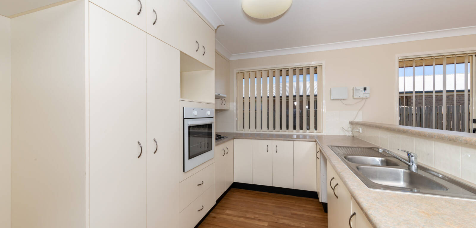 6 Lobwein Ct, MIDDLE RIDGE, QLD 4350 AU