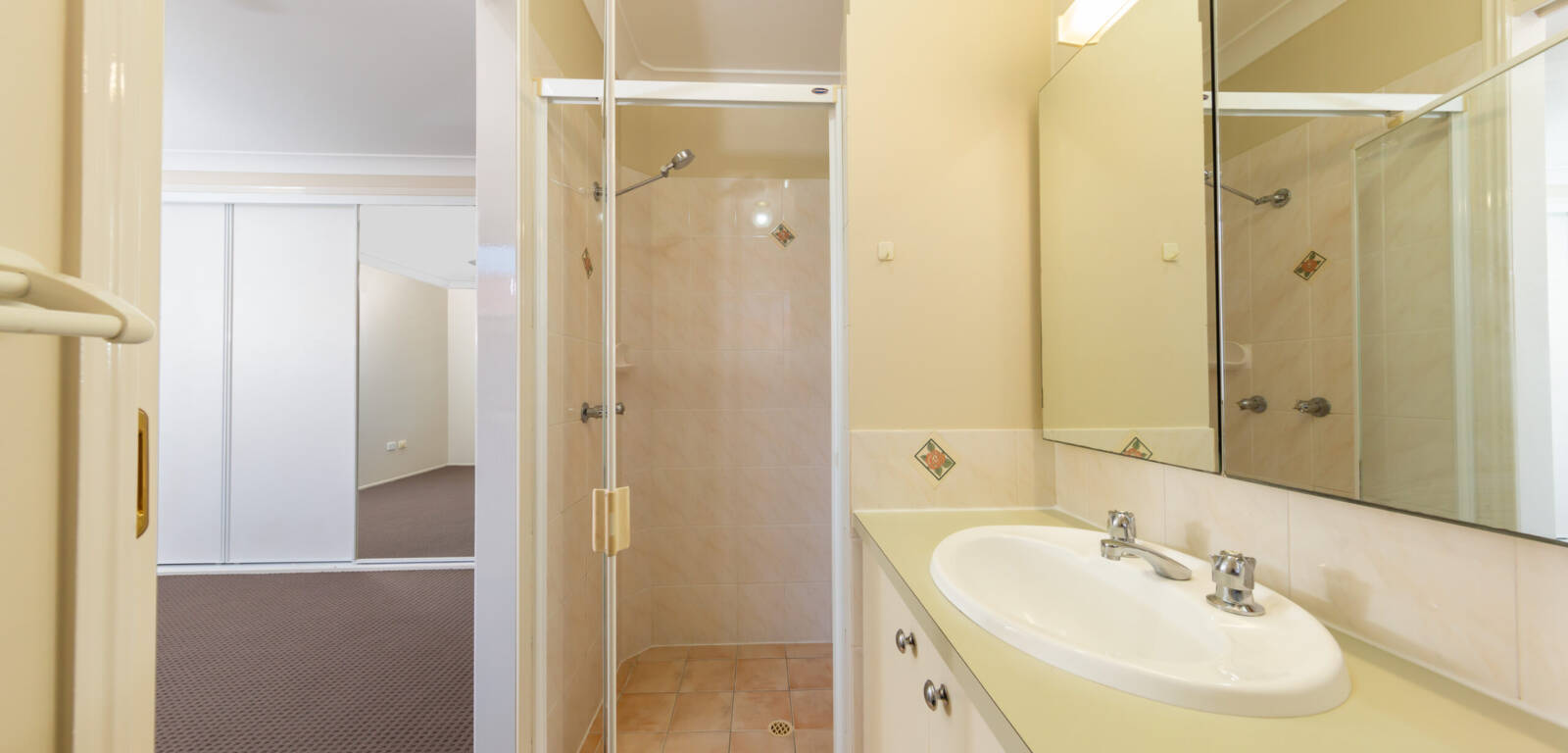 6 Lobwein Ct, MIDDLE RIDGE, QLD 4350 AU
