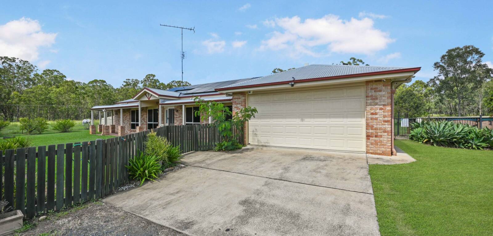 35 Cemetery Rd, MURPHYS CREEK, QLD 4352 AU