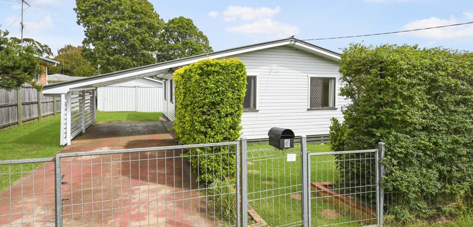 5 Kirklees St, NEWTOWN, QLD 4350 AU