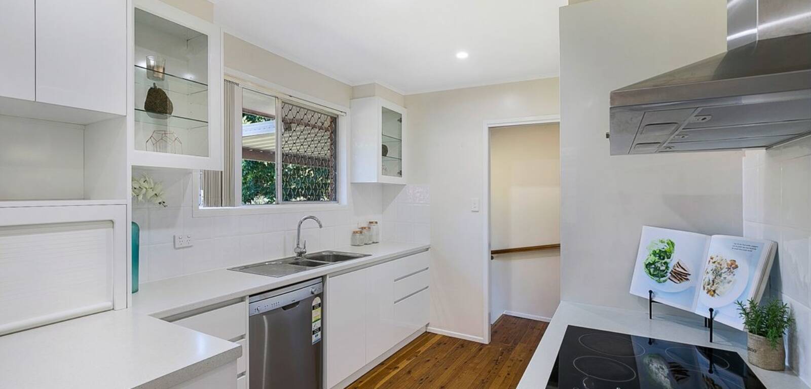 16 Heathwood St, RANGEVILLE, QLD 4350 AU