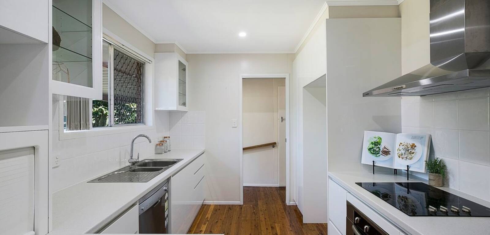 16 Heathwood St, RANGEVILLE, QLD 4350 AU
