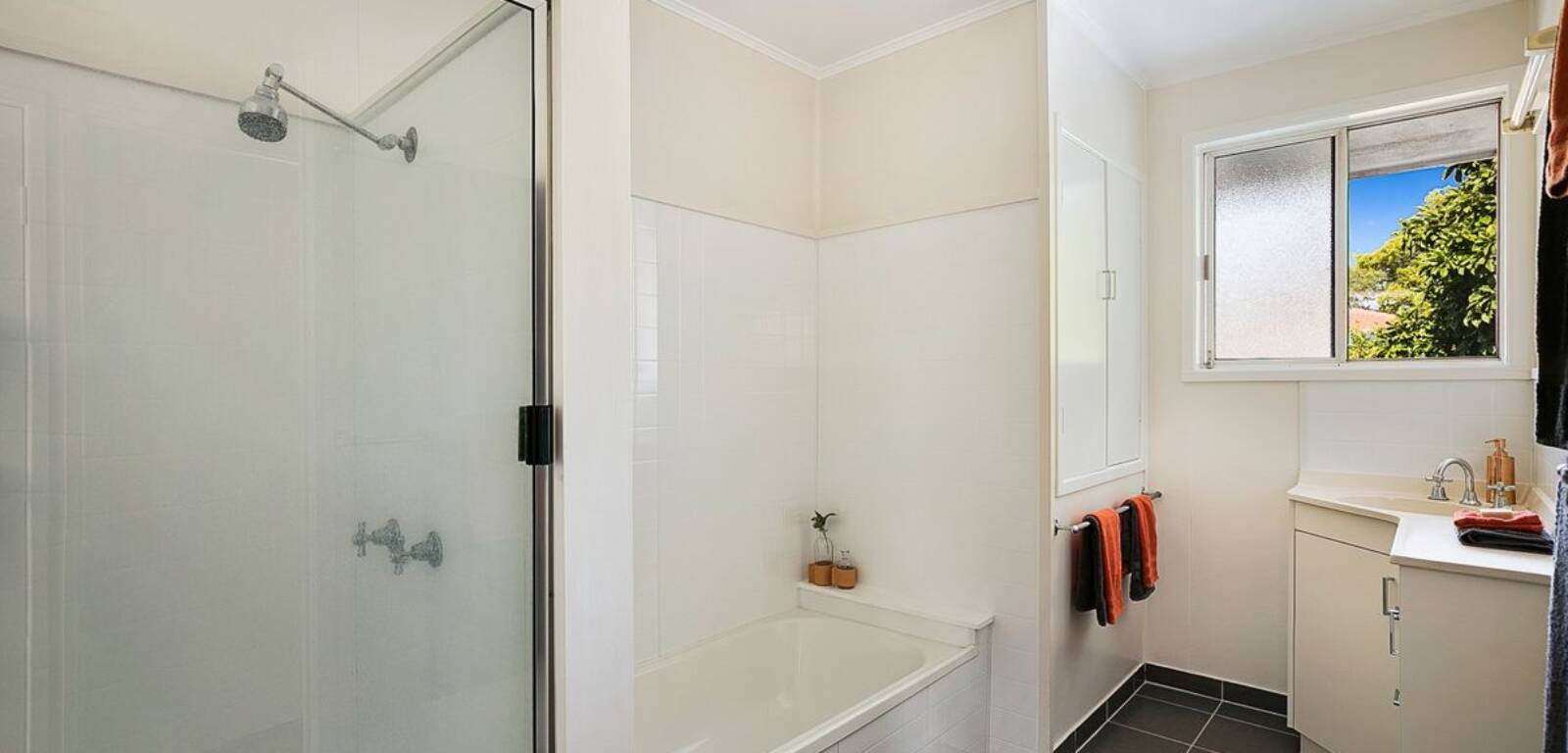 16 Heathwood St, RANGEVILLE, QLD 4350 AU