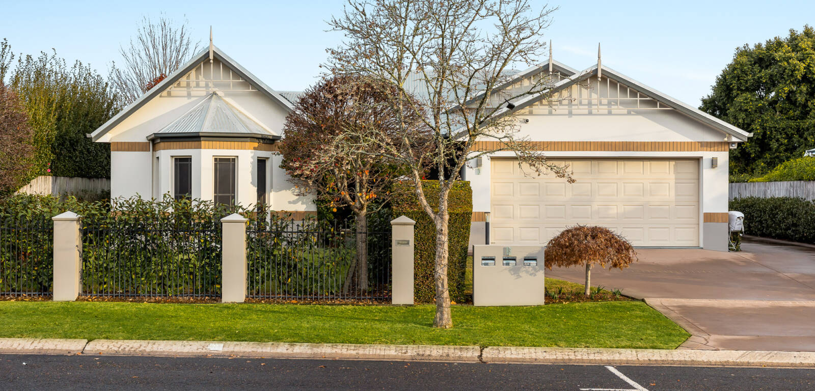 1/8 Stonehaven St, MOUNT LOFTY, QLD 4350 AU