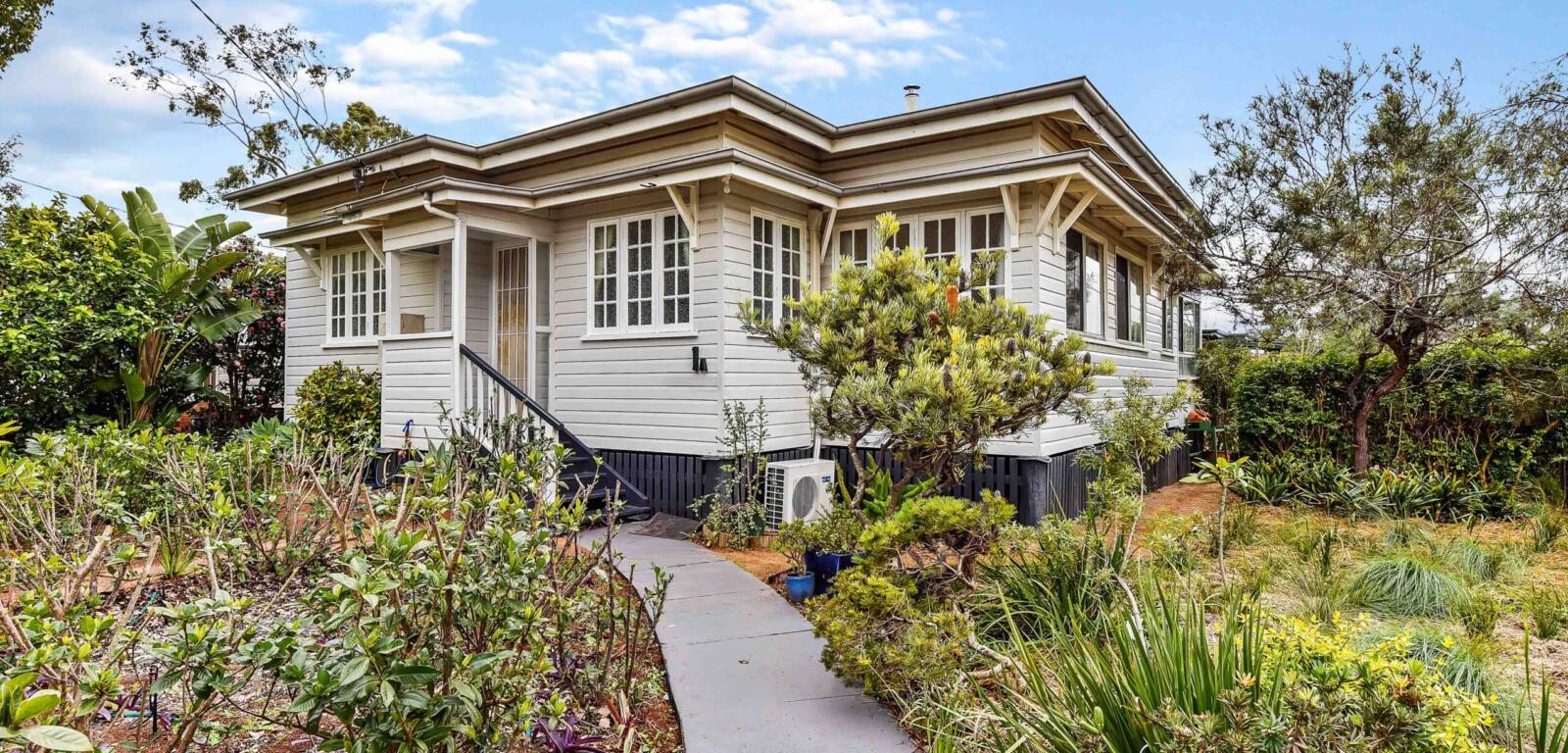 1A Ascot St, NEWTOWN, QLD 4350 AU