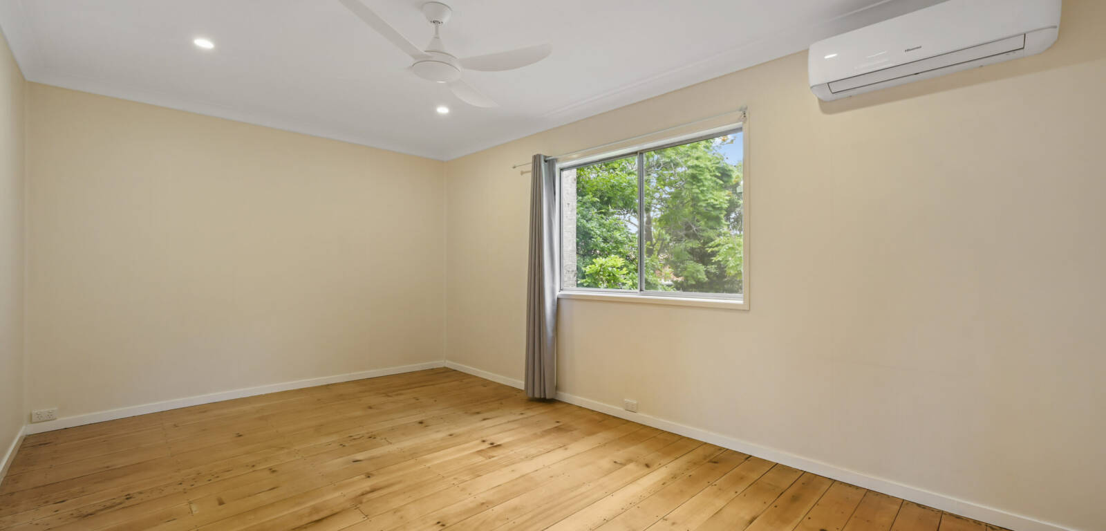 275 James St, NEWTOWN, QLD 4350 AU
