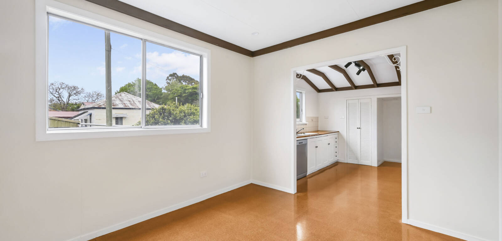 275 James St, NEWTOWN, QLD 4350 AU