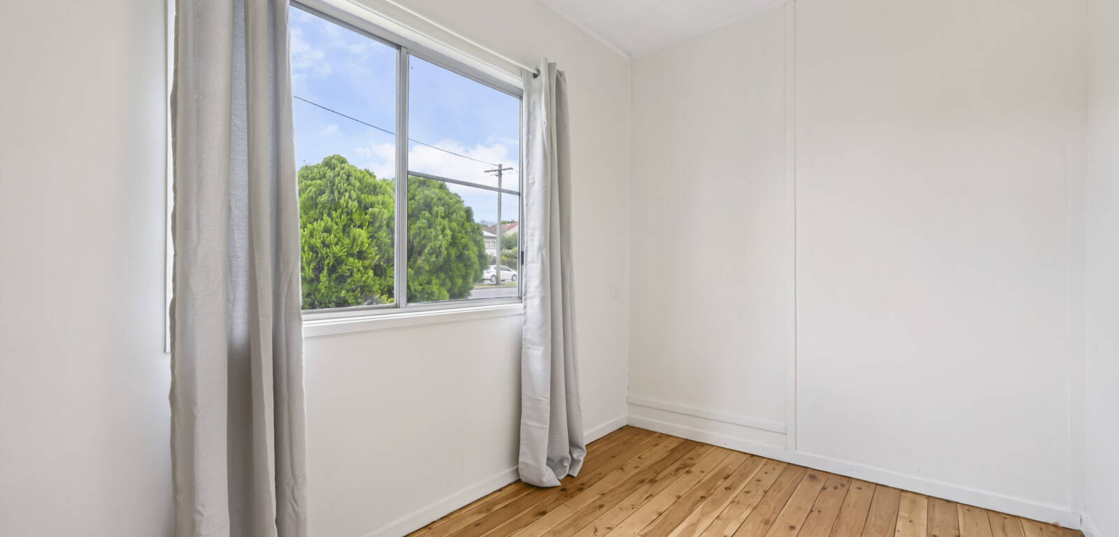 275 James St, NEWTOWN, QLD 4350 AU
