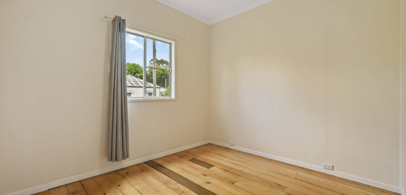 275 James St, NEWTOWN, QLD 4350 AU