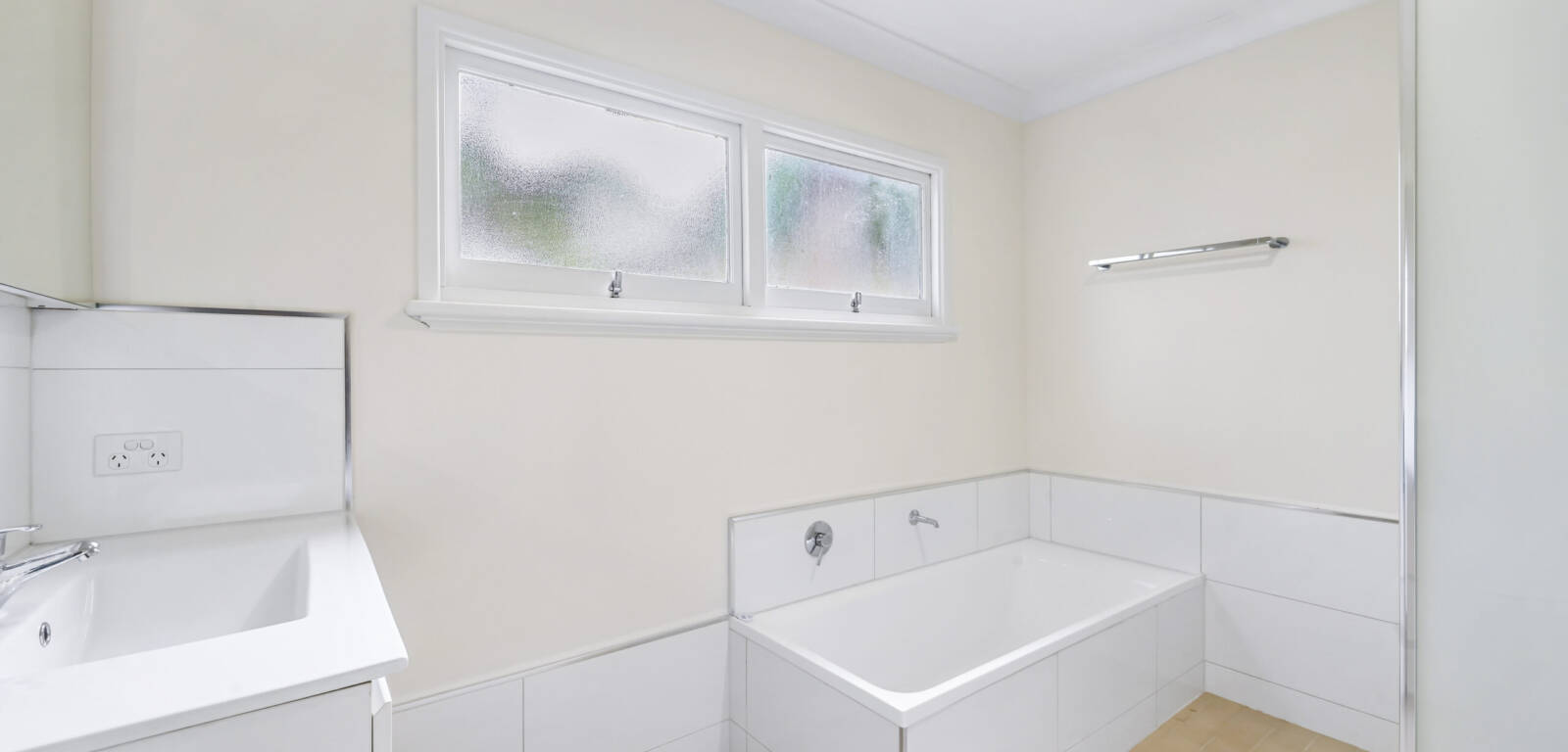 275 James St, NEWTOWN, QLD 4350 AU