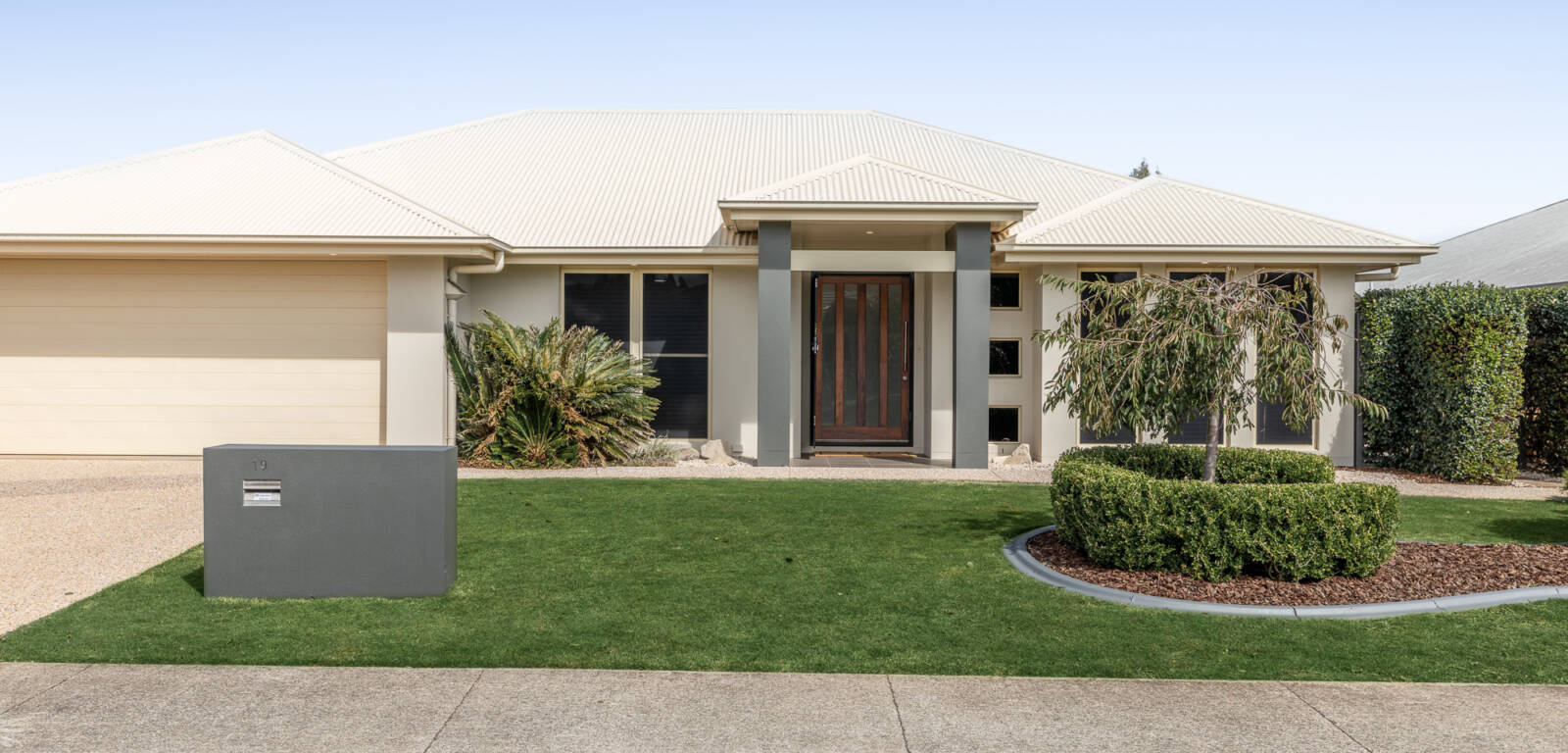 19 Fallon Dr, MIDDLE RIDGE, QLD 4350 AU