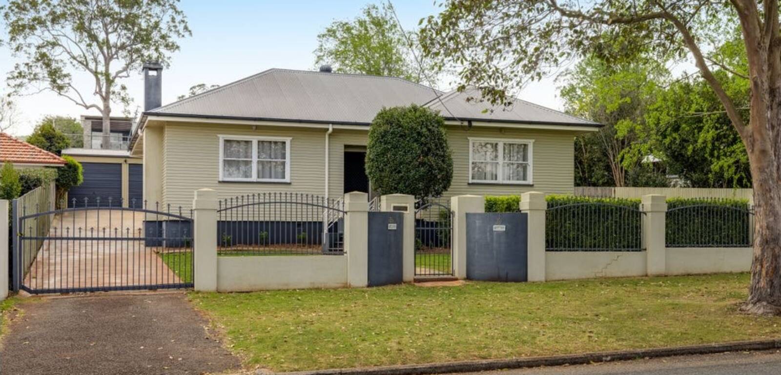 37 Geoffrey St, MOUNT LOFTY, QLD 4350 AU