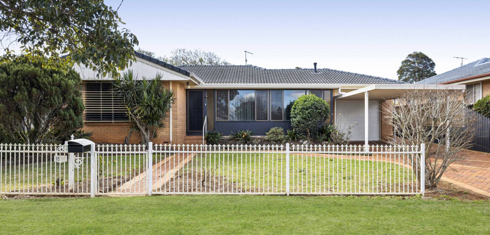 15 Clarice St, HARRISTOWN, QLD 4350 AU