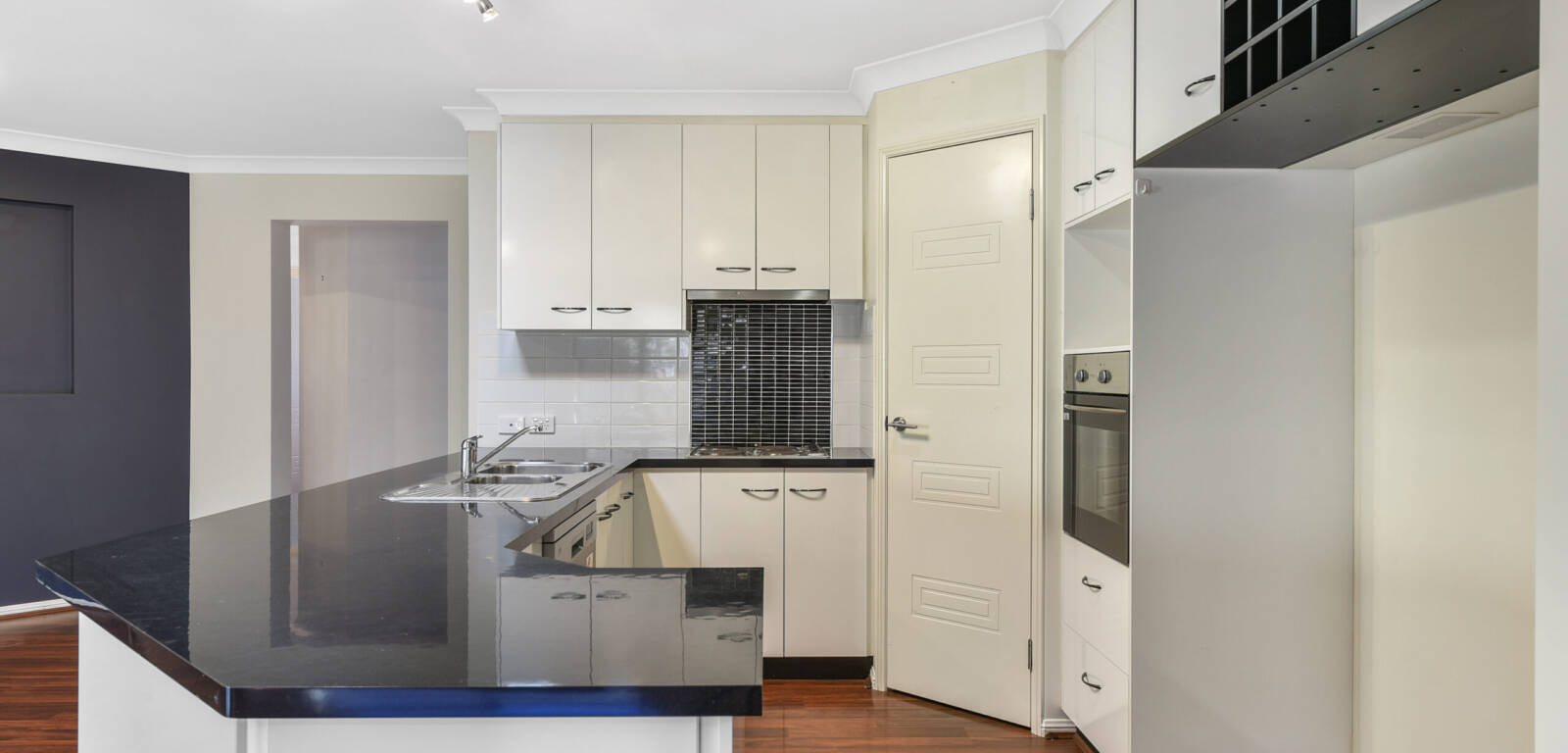 40 Sunset Dr, GLENVALE, QLD 4350 AU