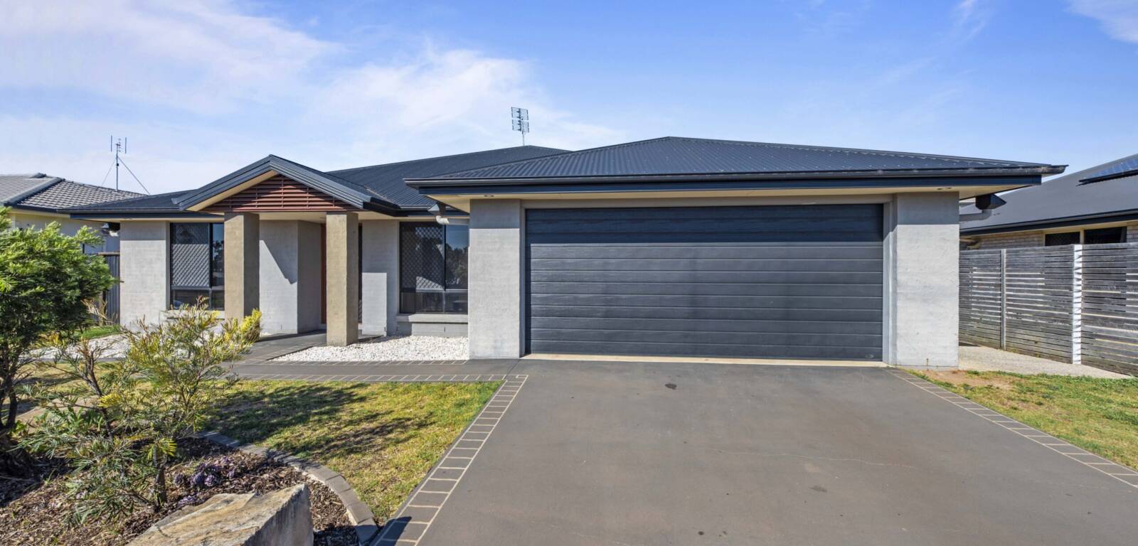 40 Sunset Dr, GLENVALE, QLD 4350 AU