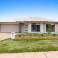 6 Broadmead St, GLENVALE, QLD 4350 AU