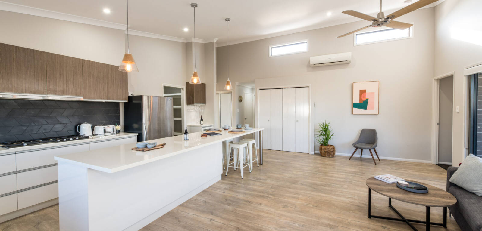 4 Farrer St, CRANLEY, QLD 4350 AU