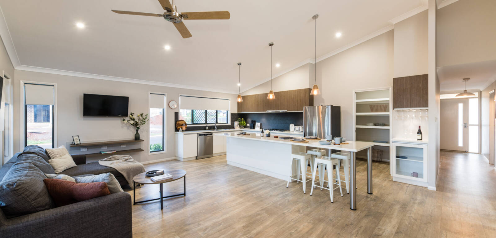 4 Farrer St, CRANLEY, QLD 4350 AU