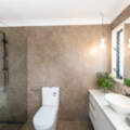 4 Farrer St, CRANLEY, QLD 4350 AU