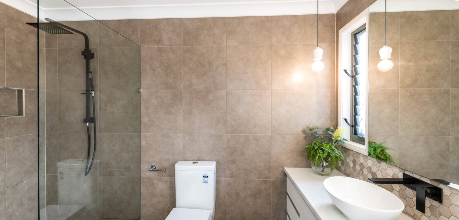 4 Farrer St, CRANLEY, QLD 4350 AU