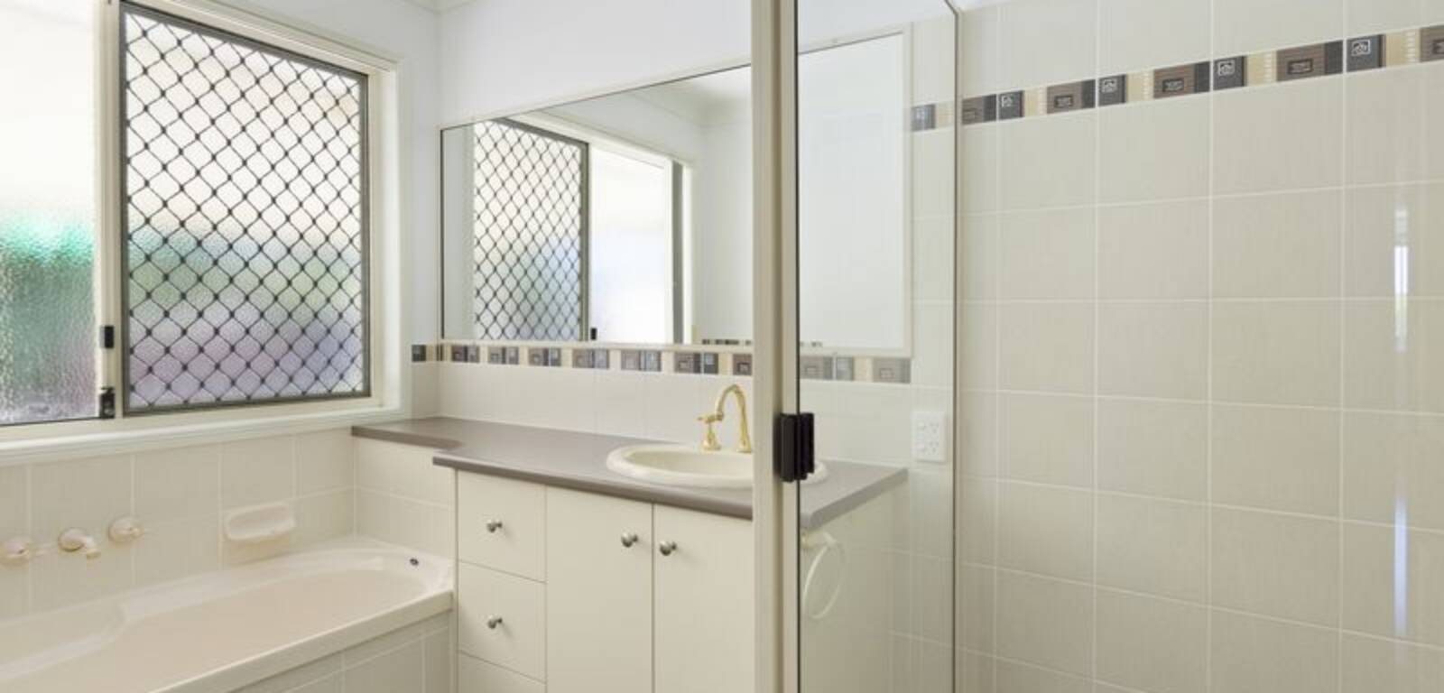 1 Bottletree Ct, KINGSTHORPE, QLD 4400 AU