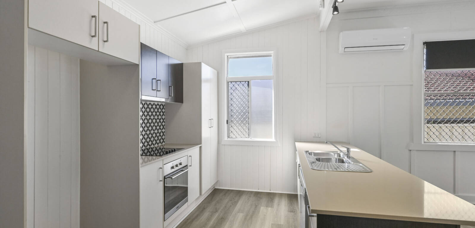 125 Taylor St, NEWTOWN, QLD 4350 AU
