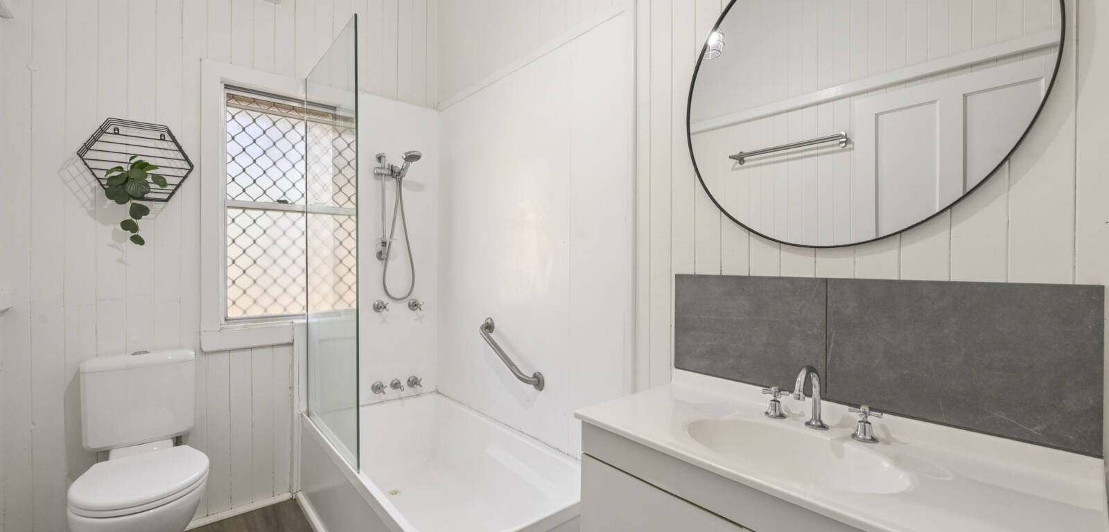 125 Taylor St, NEWTOWN, QLD 4350 AU