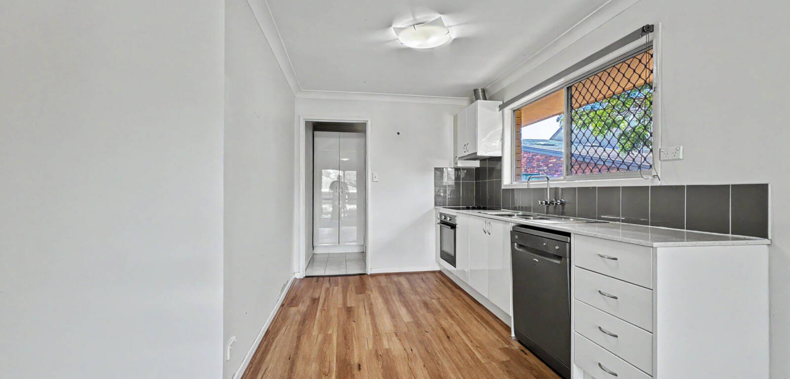 3/298 MacKenzie St, RANGEVILLE, QLD 4350 AU