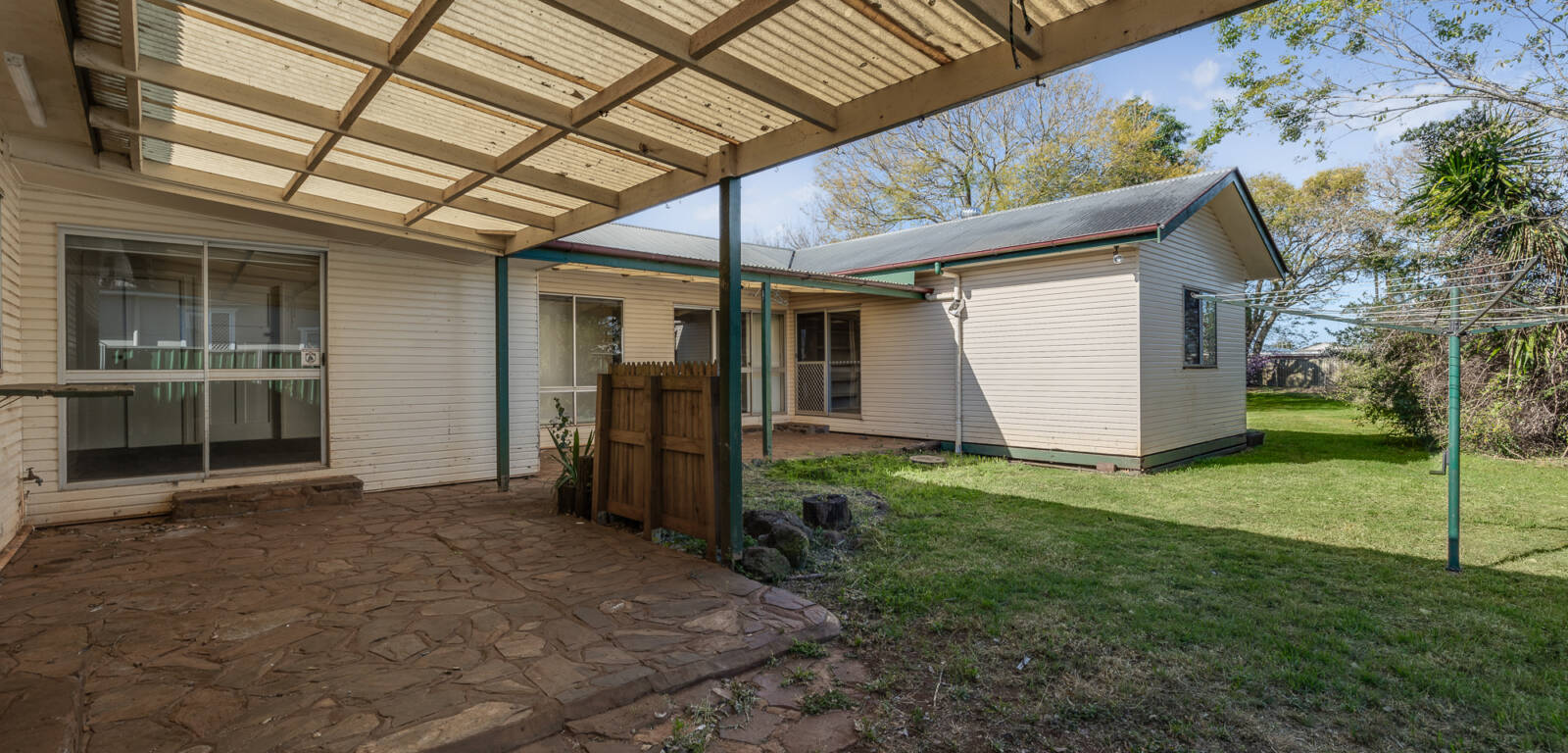 6 Merritt St, HARRISTOWN, QLD 4350 AU