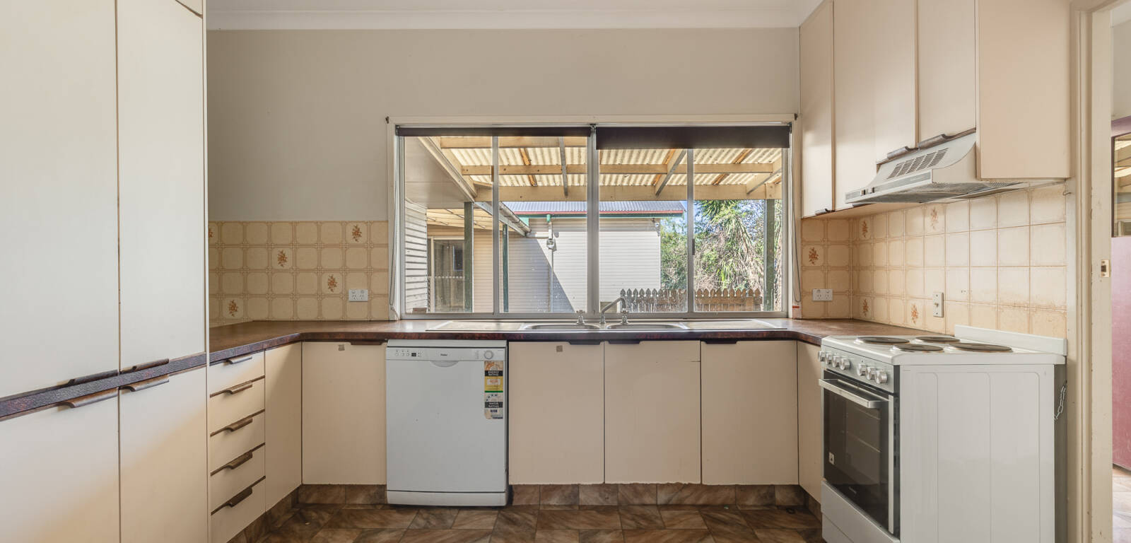 6 Merritt St, HARRISTOWN, QLD 4350 AU