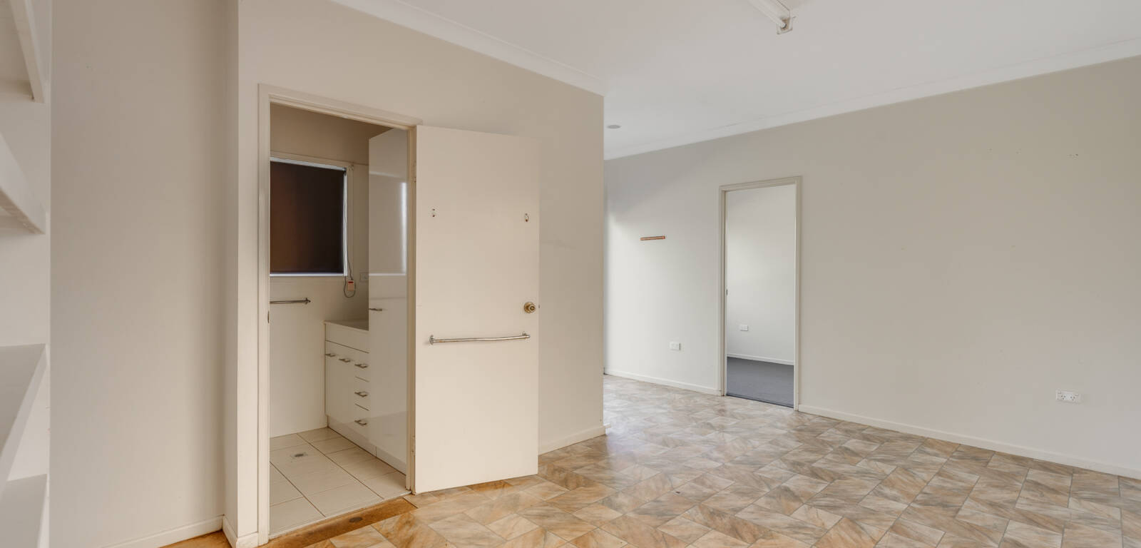 6 Merritt St, HARRISTOWN, QLD 4350 AU