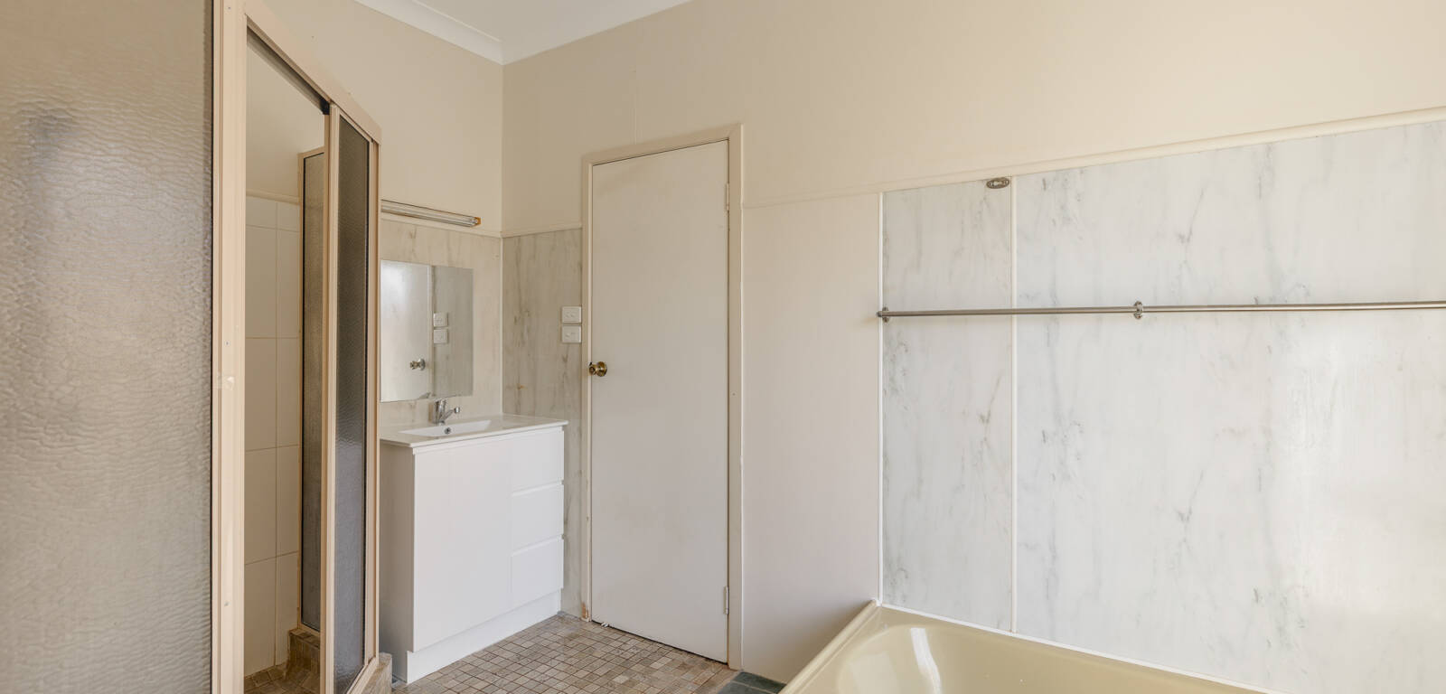 6 Merritt St, HARRISTOWN, QLD 4350 AU