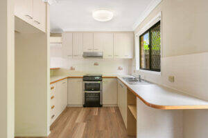 7/251 Herries St, NEWTOWN, QLD 4350 AU
