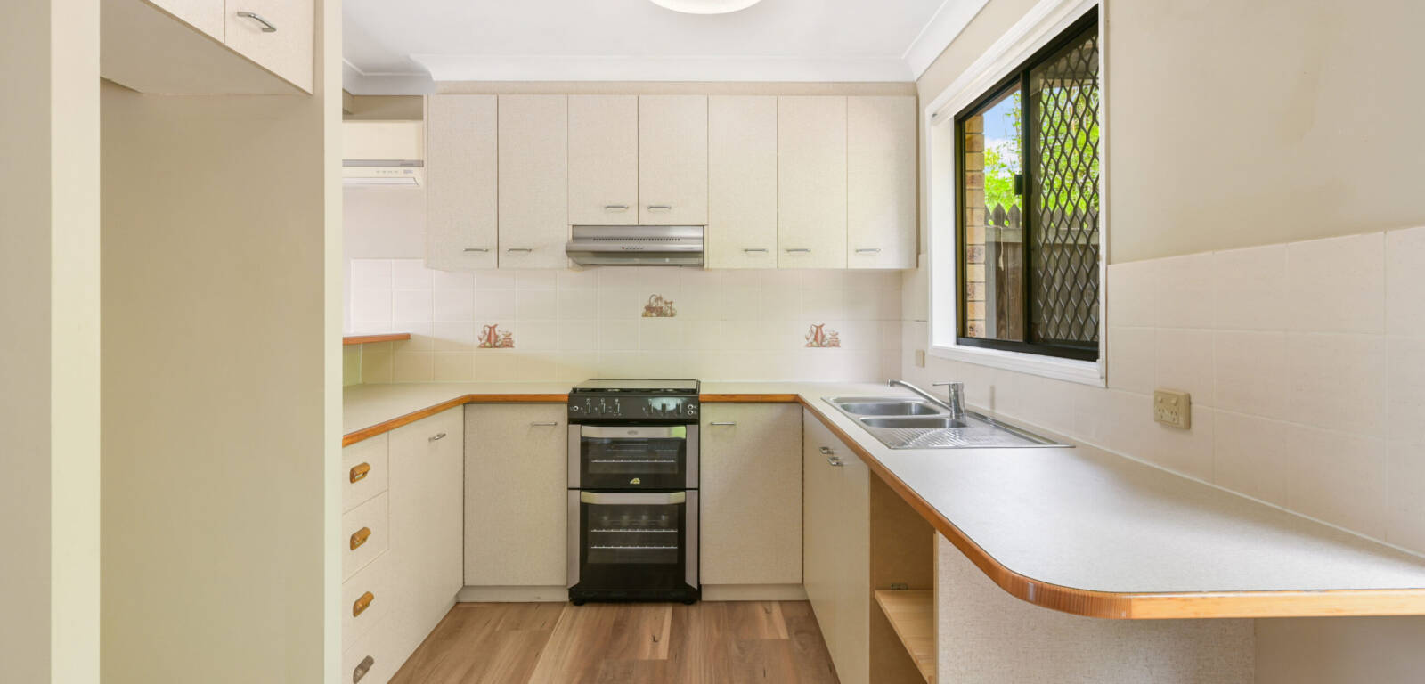7/251 Herries St, NEWTOWN, QLD 4350 AU